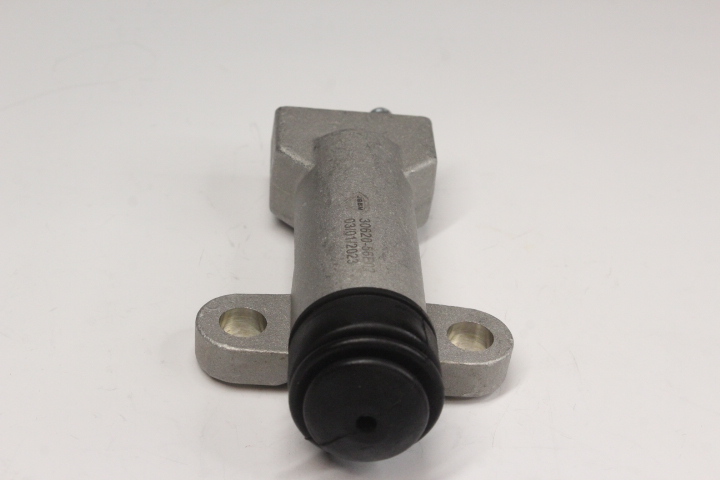 BOMBA DE CLUTCH SECUNDARIA  INFERIOR NISSAN PICK UP D21 11/16 1974-1984