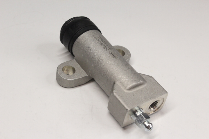 BOMBA DE CLUTCH SECUNDARIA  INFERIOR NISSAN PICK UP D21 11/16 1974-1984